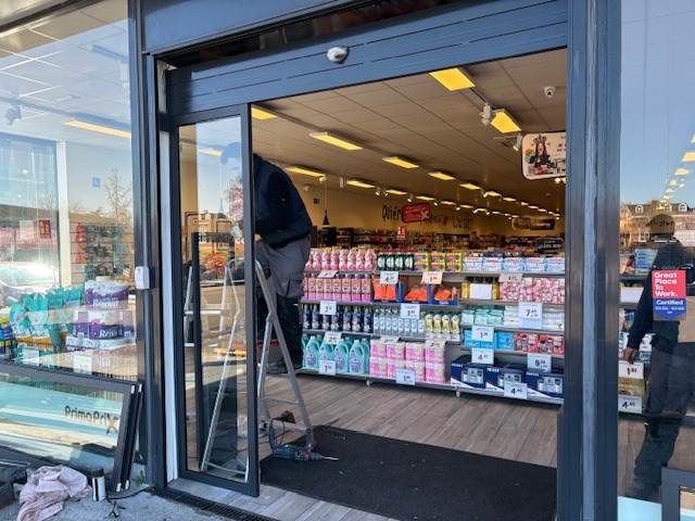 Instalación puertas automáticas de cristal Madrid